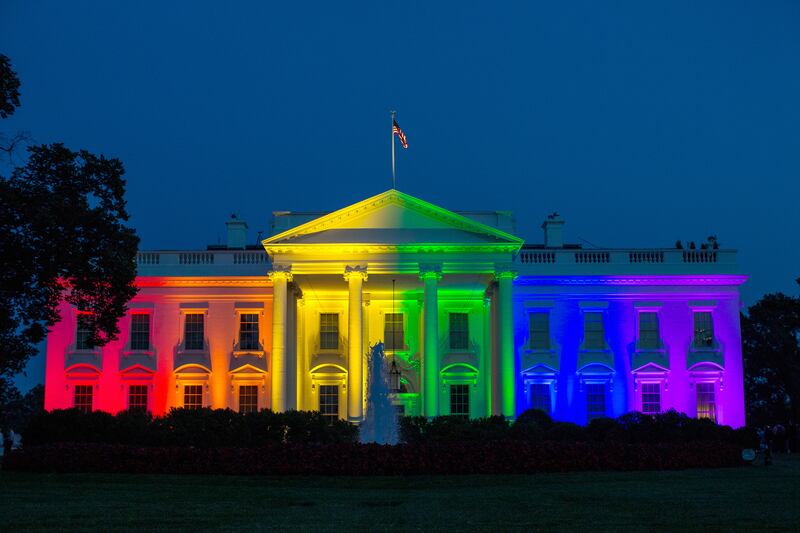 228_White-house-rainbow-03262015_wehmzm