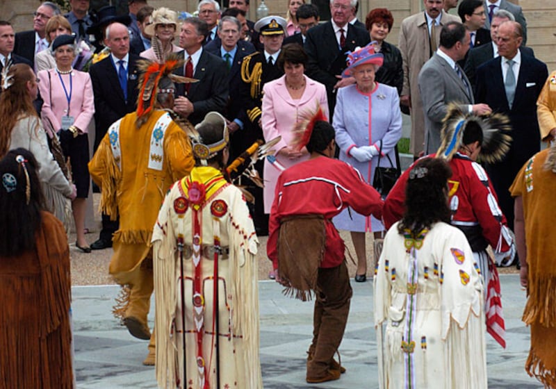 galleries/2010/07/05/queen-elizabeth-s-u-s-visits/queen-elizabeth-ii-visit---07-virginia_o8axjl