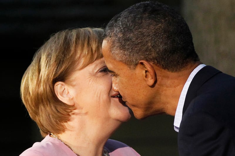 galleries/2012/11/19/awkward-obama-kisses-aung-san-suu-kyi-hillary-clinton-more-photos/obama-kissing-merkel_w4di7w