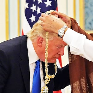 170903-Klippenstein-trump-saudi-arabia-tease_wmoeez