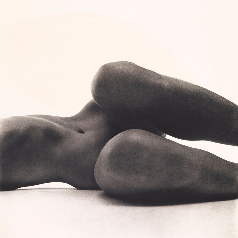 galleries/2016/06/15/irving-penn-s-gloriously-strange-images-photos/160610-Irving-Penn-Fashion-03_qgfckh