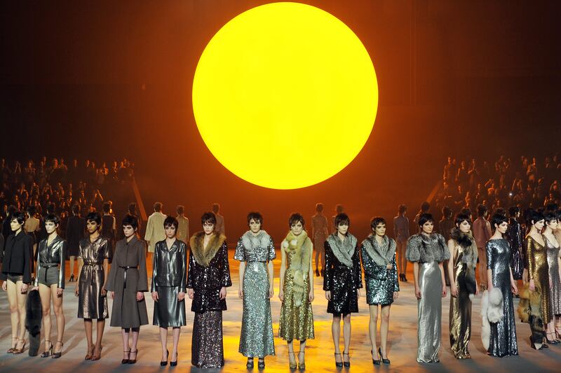 articles/2013/02/14/marc-jacob-s-fall-winter-2013-show-golden-pajama-party/130214-marc-jacobs-nyfw-wilkinson-tease_sngivk