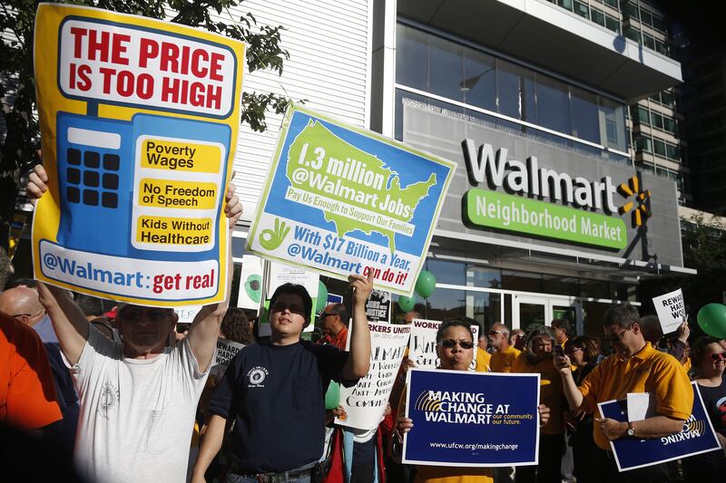 articles/2013/09/05/walmart-protesters-tell-one-story-and-employees-tell-another/130905-walmart-ross-tease-embed_k6pujq