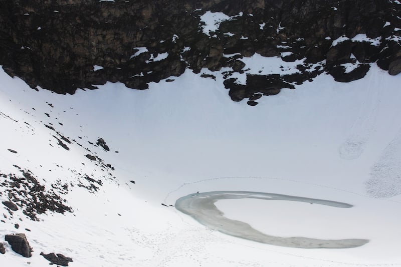 articles/2013/12/01/india-s-mysterious-skeleton-lake/131126-roopkund-lake_auotlu