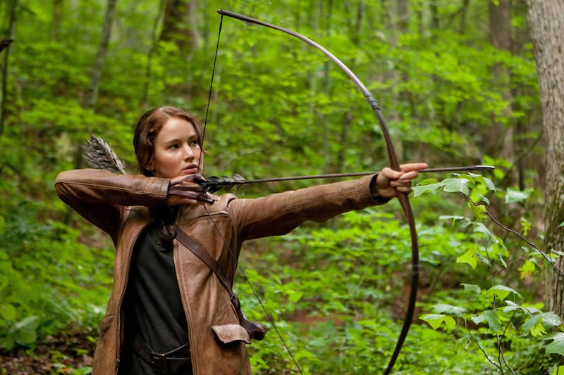 articles/2013/11/26/catching-fire-how-jennifer-lawrence-learned-to-shoot-a-bow-and-arrow/131125-lawrence-archery-2_im1vyj