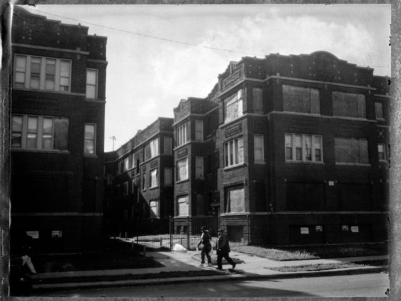 galleries/2012/04/18/gang-violence-and-crime-in-chicago-photographs-by-jon-lowenstein/chicago-south-side-jon-lowenstein-01_kpm23m