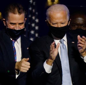 2020-11-08T023733Z_1493597263_HP1EGB807ALLP_RTRMADP_3_USA-ELECTION-BIDEN_o71hwi