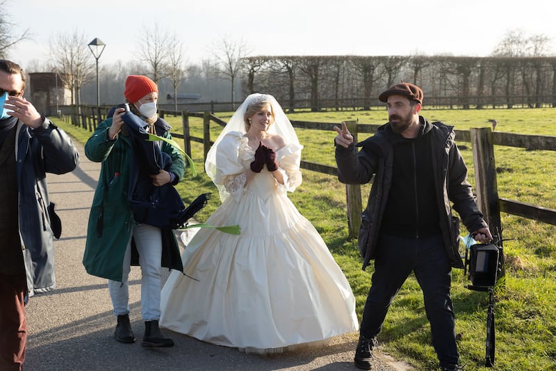 1._SPENCER.BTS._Kristen_Stewart_In_Wedding_dress_courtesyofNEON_v5todh