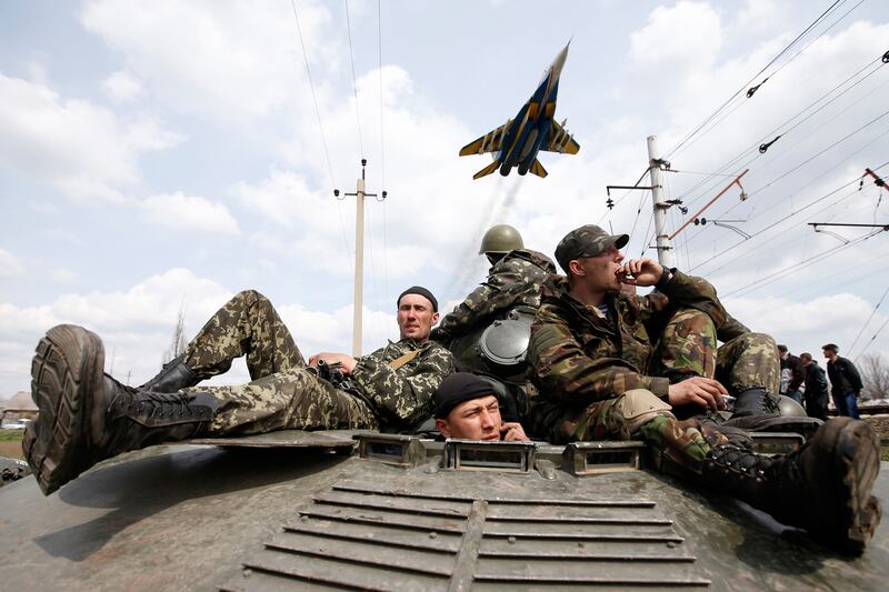 articles/2014/04/17/the-ukrainian-army-is-crumbling-before-putin/140417-dettmer-ukraine2-tease_ad10ws