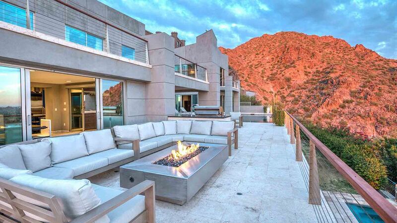 200220-mcnearney-omg-i-want-this-house-scottsdale-16_fwyhxr